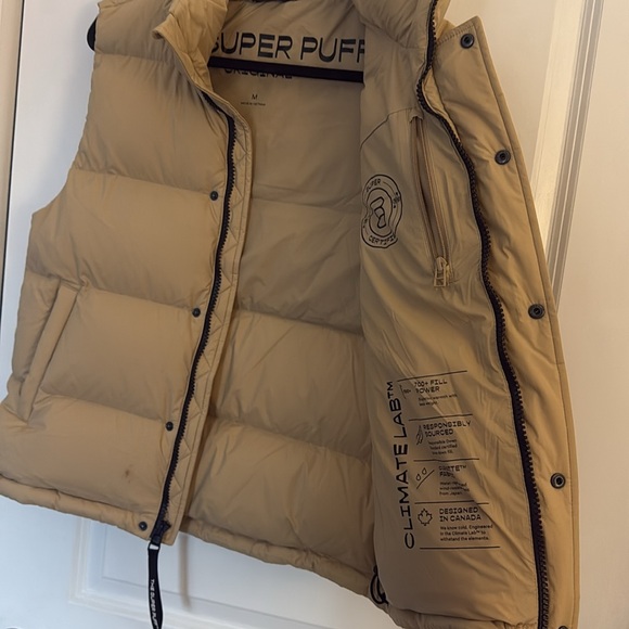 Aritzia super puff original vest - Picture 3 of 4